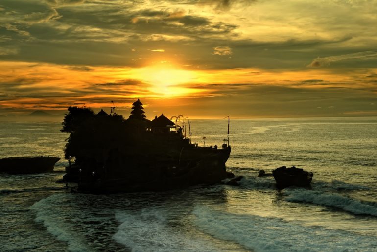 Discover the Tanah Lot temple during your 48 hour Bali getaway.